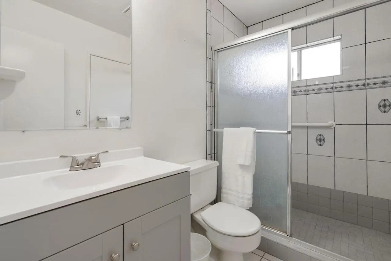 Vintage Vibes Near Airport Games Sleeps 8 Villa Long Beach Holiday home