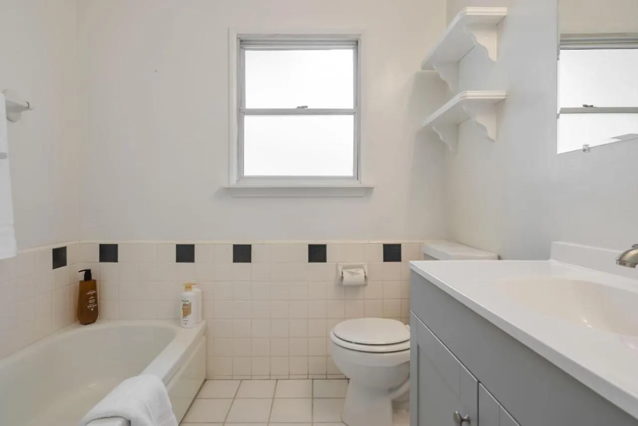 Holiday home Vintage Vibes Near Airport Games Sleeps 8 Villa Long Beach United States