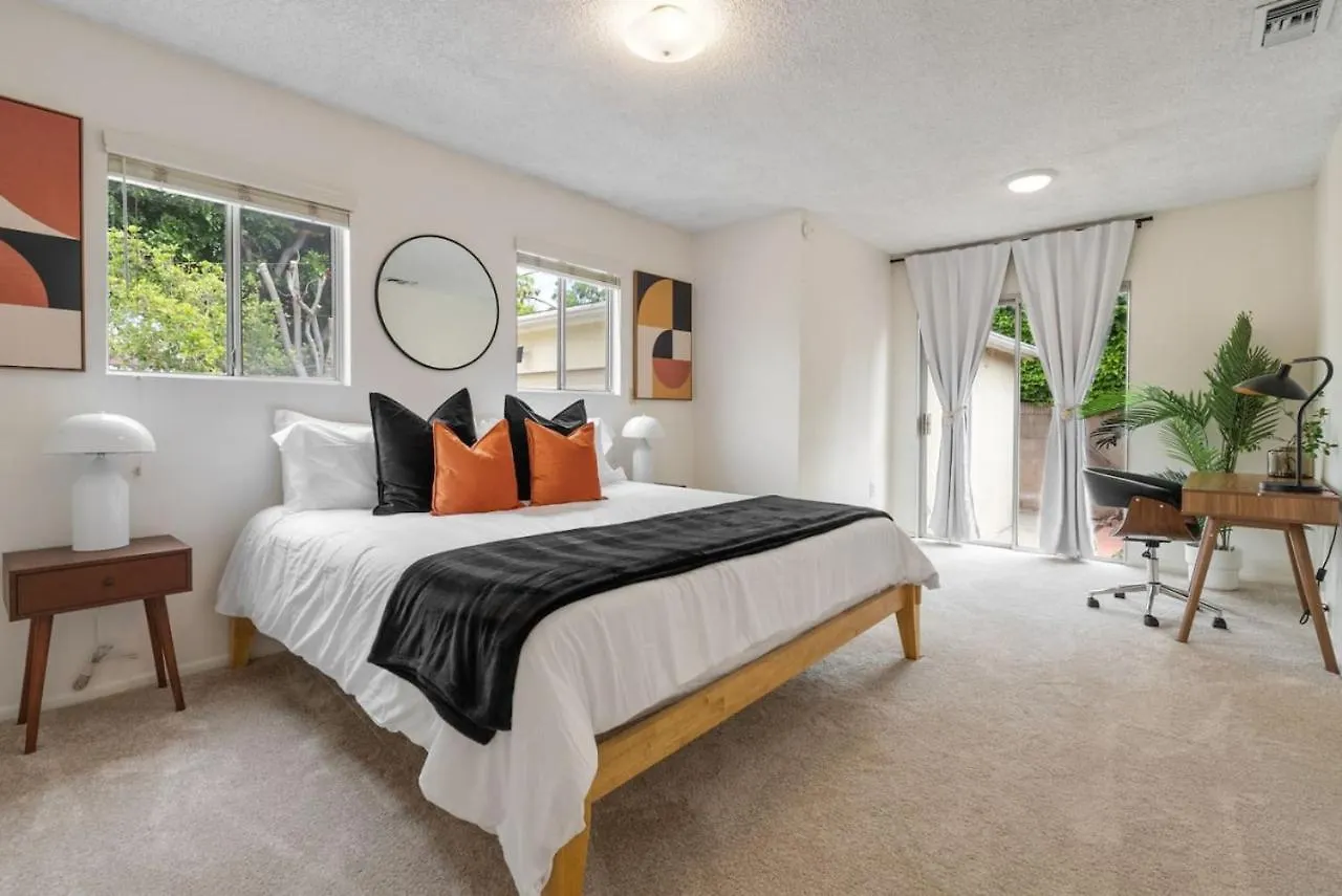 Holiday home Vintage Vibes Near Airport Games Sleeps 8 Villa Long Beach